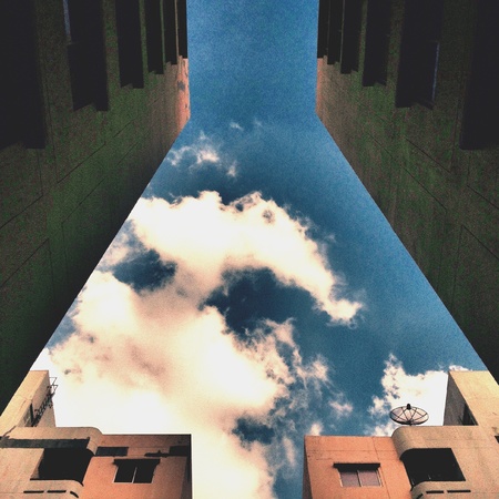 Look up the skyの素材