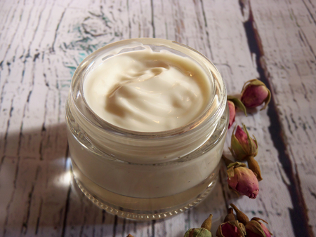 Homemade cream of roses, natural and homemade cosmeticsの写真素材