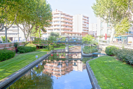 Tet river and the reflection of some buildings in Perpignan, Franceの写真素材