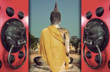 chinese door open to see buddha on vintage styleの写真素材