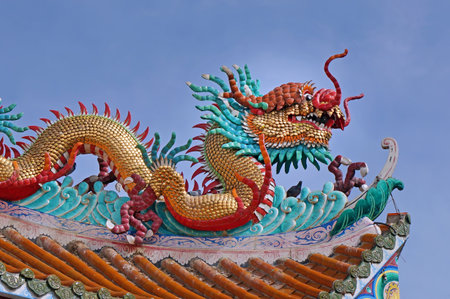 Chinese dragon statue on the roof of the Chinese temple, closeup of photoの写真素材