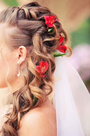 red flowers in the bride's hairの写真素材