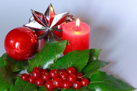 hristmas decoration with holly leaves and berriesの写真素材