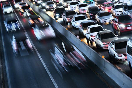 Controlled-access highway in Bangkok during rush hour.
の写真素材