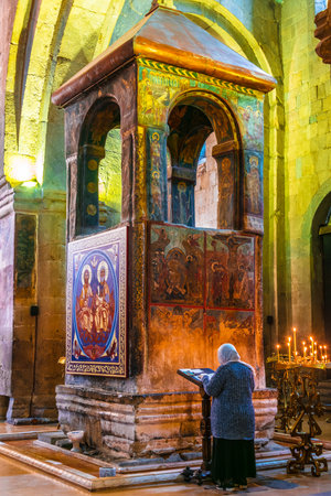 MTSKHETA, GEORGIA - OCT 25, 2018: Interior of Svetitskhoveli Cathedral in the historic town of Mtskheta, Georgiaのeditorial素材