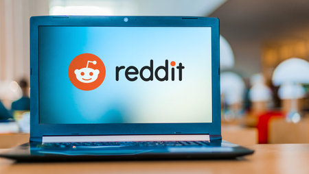 POZNAN, POL - DEC 11, 2019: Laptop computer displaying logo of Reddit, an American social news aggregation, web content rating, and discussion websiteのeditorial素材
