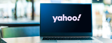 POZNAN, POL - SEP 23, 2020: Laptop computer displaying of Yahoo, a web services provider headquartered in Sunnyvale, California and owned by Verizon Mediaのeditorial素材