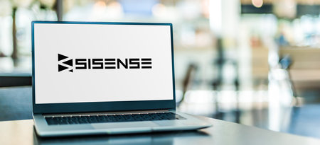 POZNAN, POL - NOV 12, 2020: Laptop computer displaying logo of Sisense, a business analytics software companyのeditorial素材