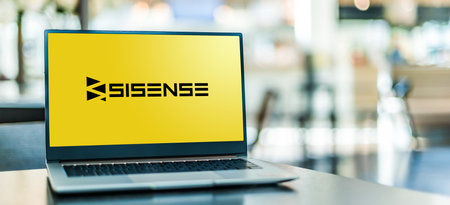 POZNAN, POL - NOV 12, 2020: Laptop computer displaying logo of Sisense, a business analytics software companyのeditorial素材