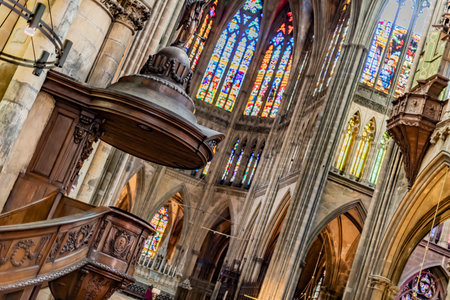 METZ, FRANCE - AUG 5, 2022: The interior of the Cathedral of Saint Stephen, Metz in Franceのeditorial素材