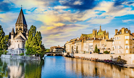 METZ, FRANCE - AUG 5, 2022: The architecture of Metz with the Cathedral of Saint Stephen, Franceのeditorial素材