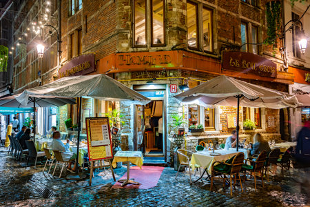 BRUSSELS, BELGIUM - AUG 19, 2022: Restaurants in the old town of Brussels, Belgium in the nightのeditorial素材