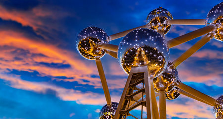 BRUSSELS, BELGIUM - AUG 20, 2022: The Atomium, the famous landmark of Brussels, Belgium, after sunsetのeditorial素材