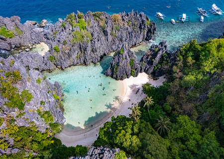 Hidden Beach on Matinloc Island near El Nido, Palawan, Philippines.の写真素材