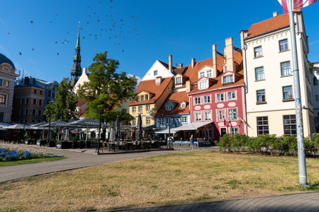 Main square of the city of Riga, with the colored houses and full of bars.のeditorial素材