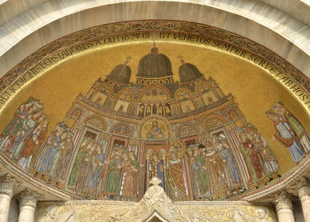 Detail of Frescoes on the front of Basilica of Saint Mark in Venice, Italy.
のeditorial素材
