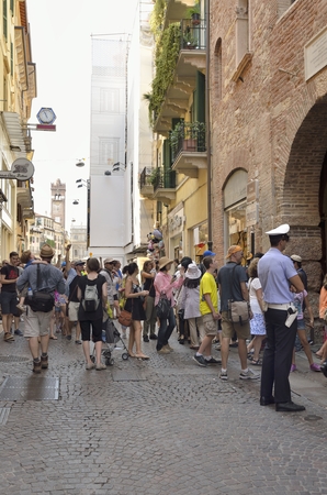Tourists going into the house of Juliet, Verona, Italyのeditorial素材