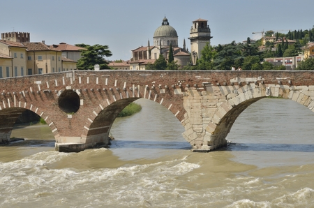 The Stone Bridge is a Roman arch bridge crossing the Adige River in Verona, Italy. The bridge was completed in 100 BC. It is the oldest bridge in Verona.のeditorial素材