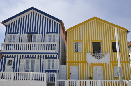 Traditional beach houses in blue and yellow colored stripes in Costa Nova, Portugal.
These traditional structures were used by fishermen to store their fishing materials.のeditorial素材