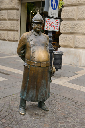Budapest, Hungary - October 22, 2021: Street bronze Statue of fat policeman in Budapest, Hungary.のeditorial素材