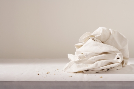 15100030,Day,Indoors,White Colour,Nobody,Table,Single Object,Messy,Crumpled,Tablecloth,dish cloth,crumbs
, の写真素材