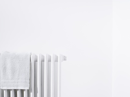 15100047,Day,Indoors,House Interior,Cropped,White Colour,Copy Space,Nobody,Wall,Towel,Two Objects,Radiator,Simplicity,Drying,Heat
, の写真素材