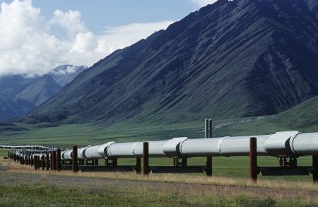 USA Alaska Dalton Highway pipeline in valleyの写真素材