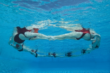 Synchronised swimmers form a circleの写真素材