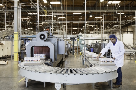 Man working in bottling factoryの写真素材
