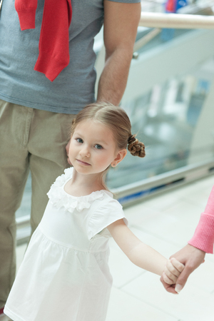 Close-up of young girl holding parents handsの写真素材