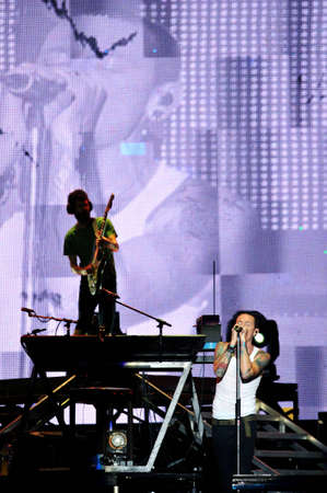 BANGKOK THAILAND SEPTEMBER 23 :Chester Bennington of Linkin Park perform on Linkin Park Live in Bangkok A Thousand Suns World Tour 2011 at Impact Maungthong Thani, September 23,2011 Bangkok Thailandのeditorial素材