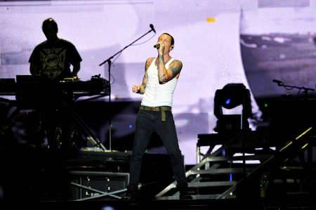 BANGKOK THAILAND SEPTEMBER 23 :Chester Bennington of Linkin Park perform on Linkin Park Live in Bangkok A Thousand Suns World Tour 2011 at Impact Maungthong Thani, September 23,2011 Bangkok Thailandのeditorial素材