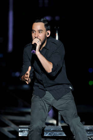 BANGKOK THAILAND SEPTEMBER 23 :Mike Shinoda of Linkin Park perform on Linkin Park Live in Bangkok A Thousand Suns World Tour 2011 at Impact Maungthong Thani, September 23,2011 Bangkok Thailandのeditorial素材