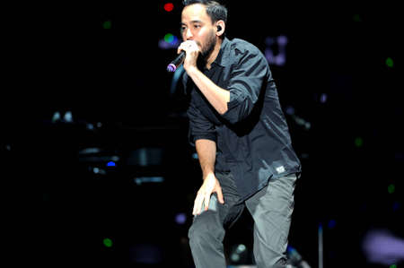 BANGKOK THAILAND SEPTEMBER 23 :Mike Shinoda of Linkin Park perform on Linkin Park Live in Bangkok A Thousand Suns World Tour 2011 at Impact Maungthong Thani, September 23,2011 Bangkok Thailandのeditorial素材