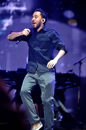 BANGKOK THAILAND SEPTEMBER 23 :Mike Shinoda of Linkin Park perform on Linkin Park Live in Bangkok A Thousand Suns World Tour 2011 at Impact Maungthong Thani, September 23,2011 Bangkok Thailandのeditorial素材