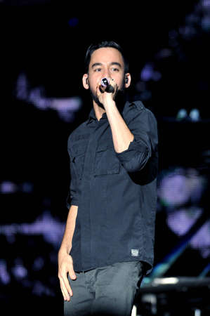 BANGKOK THAILAND SEPTEMBER 23 :Mike Shinoda of Linkin Park perform on Linkin Park Live in Bangkok A Thousand Suns World Tour 2011 at Impact Maungthong Thani, September 23,2011 Bangkok Thailandのeditorial素材
