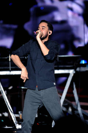 BANGKOK THAILAND SEPTEMBER 23 :Mike Shinoda of Linkin Park perform on Linkin Park Live in Bangkok A Thousand Suns World Tour 2011 at Impact Maungthong Thani, September 23,2011 Bangkok Thailandのeditorial素材