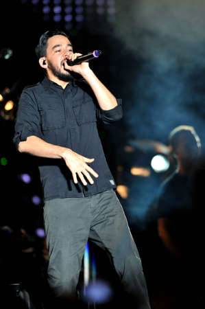 BANGKOK THAILAND SEPTEMBER 23 :Mike Shinoda of Linkin Park perform on Linkin Park Live in Bangkok A Thousand Suns World Tour 2011 at Impact Maungthong Thani, September 23,2011 Bangkok Thailandのeditorial素材