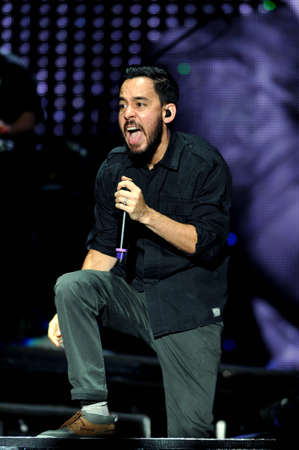 BANGKOK THAILAND SEPTEMBER 23 :Mike Shinoda of Linkin Park perform on Linkin Park Live in Bangkok A Thousand Suns World Tour 2011 at Impact Maungthong Thani, September 23,2011 Bangkok Thailandのeditorial素材
