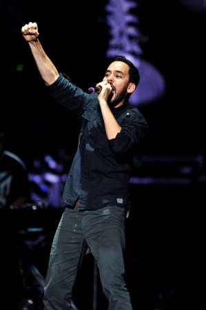 BANGKOK THAILAND SEPTEMBER 23 :Mike Shinoda of Linkin Park perform on Linkin Park Live in Bangkok A Thousand Suns World Tour 2011 at Impact Maungthong Thani, September 23,2011 Bangkok Thailandのeditorial素材