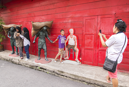 SONGKLA, Thailand - OCT 24:  People shooting with street art at Hub Hoe Hin, Red rice mill plant, Significance fabrics of the old town at Songkla, Thailand.のeditorial素材