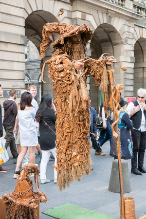 Edinburgh, Scotland - 29 August, 2016: Artist performing on Fringe Festival on the Royal Miles. It is the world largest arts festival, the annual festival hold every August. Edinburgh, United Kingdomのeditorial素材