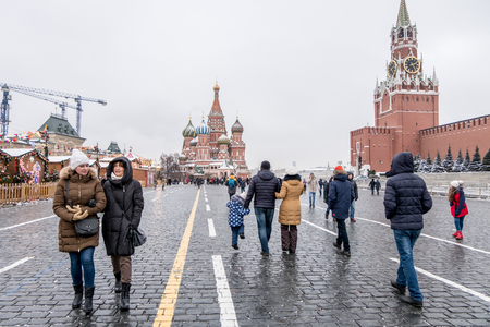 Moscow, Russia. 17 December 2016 : People walking around Red Square, Moscow Kremlin, Russia. In winter.のeditorial素材