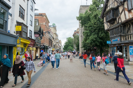 Oxford, England - 24 July 2016 - People walking, shopping around city on 24 July 2016 in Oxford, United Kingdomのeditorial素材