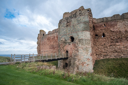 Tantallon Castle, a semi-ruined mid-14th-century fortress, near North Berwick, in East Lothian, Scotlandのeditorial素材