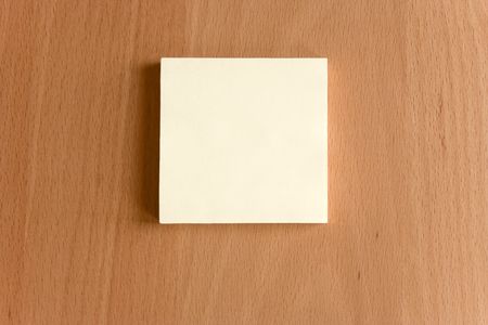  A post it note on a wooden tableの写真素材
