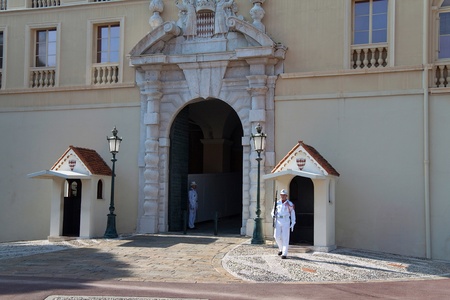 October 1st, 2009 - La Condamine distric, Monaco - The palace guards standing at attention at the main entrance.のeditorial素材