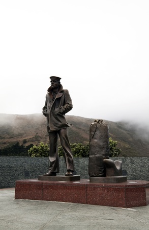 SAN FRANCISCO, CALIFORNIA - NOVEMBER 2010: The Lone Sailor Statue is located at the north end of Golden Gate Bridge and made of bronze.  This statue is dedicated to anyone who ever sailed past this point in the service of their country.  The statue was inのeditorial素材