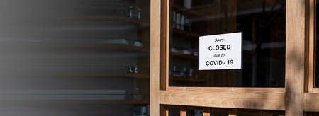 The sign in front of the office is temporarily closed. Sign Coronavirus in the store.