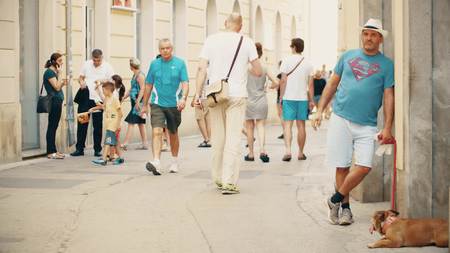 PULA, CROATIA - AUGUST 4, 2017. Crowded street on a hot summer dayのeditorial素材